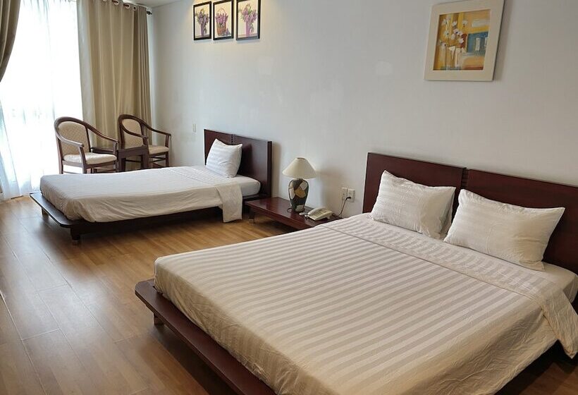 اتاق لوکس سه تخته, Kim Tho