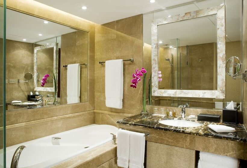 Номер Deluxe, New World Dalian