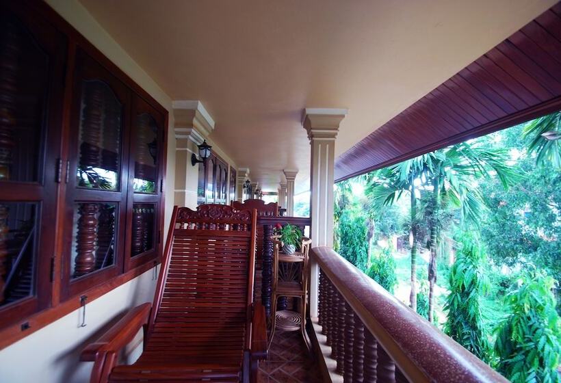 Полулюкс с Балконом, Shining Angkor Boutique