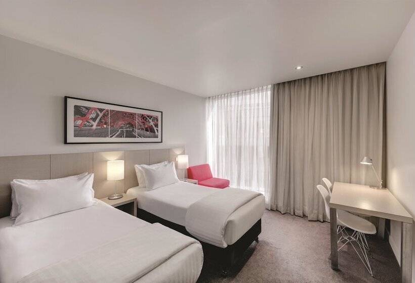 Номер Стандарт, Travelodge Hotel Melbourne Docklands