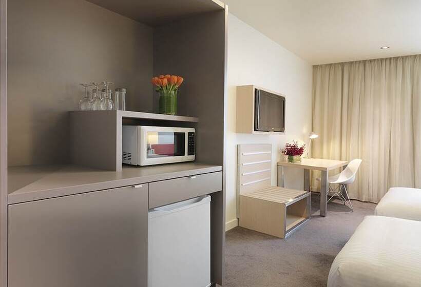 Номер Стандарт, Travelodge Hotel Melbourne Docklands