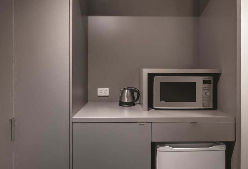 Номер Стандарт Трехместный, Travelodge Hotel Melbourne Docklands