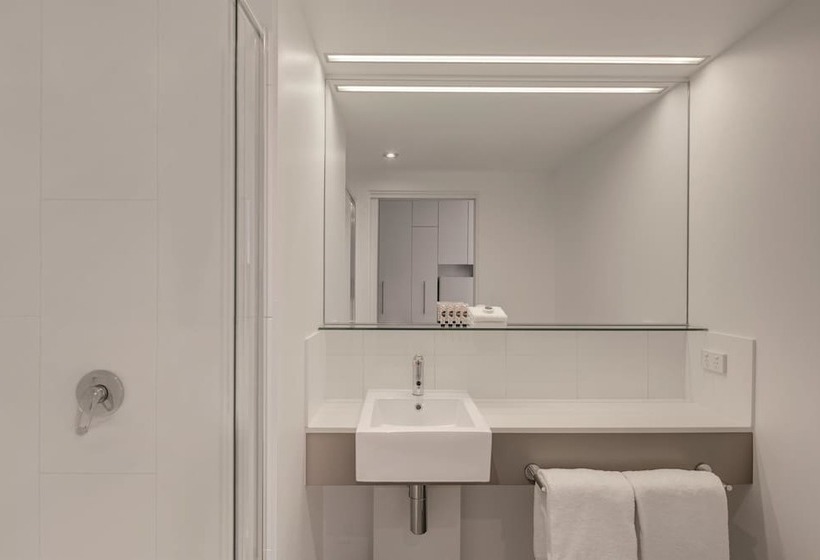 Номер Стандарт, Travelodge Hotel Melbourne Docklands