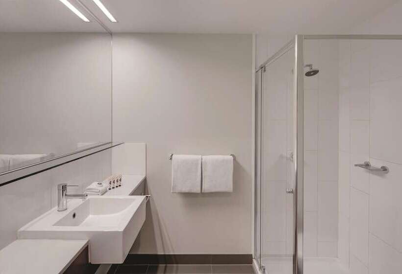 Номер Стандарт Трехместный, Travelodge Hotel Melbourne Docklands