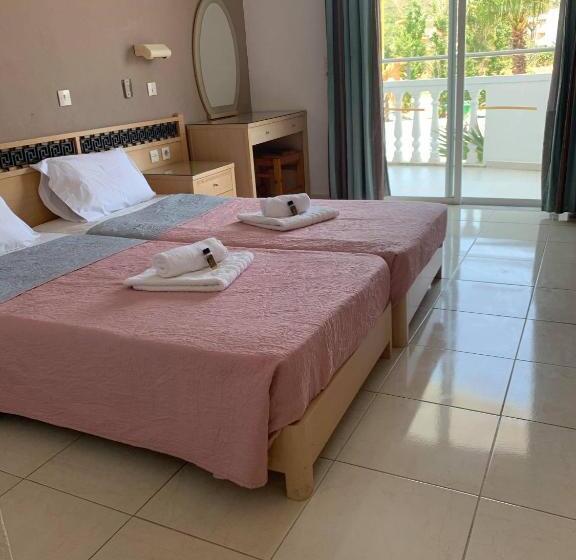 プールビュースタンダードステューディオ, White Palace Studios