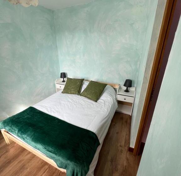 غرفة قياسية رباعية, Les Mouettes Blessées