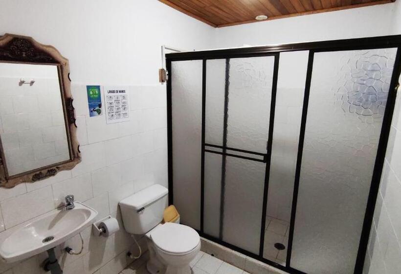 标准三人间, Cacique Chalalá