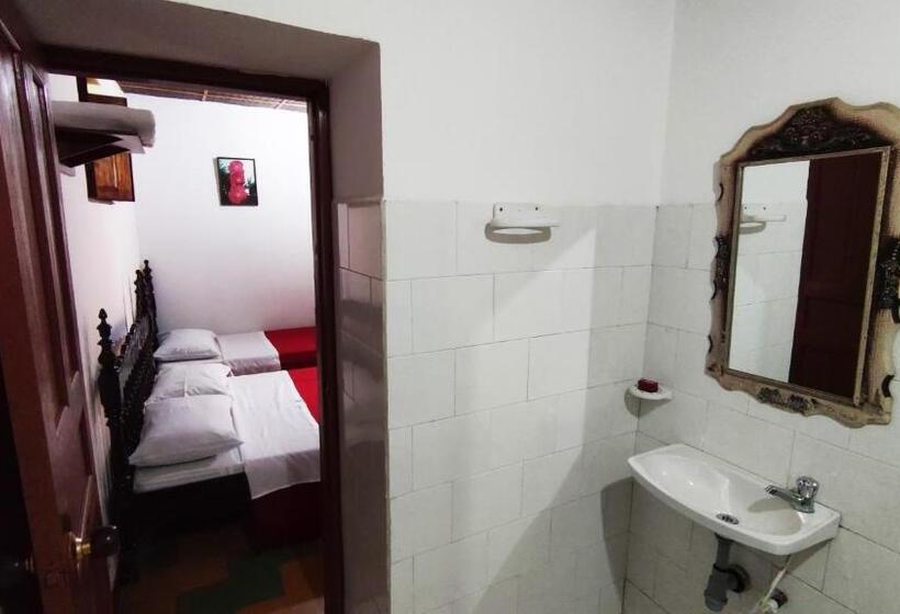 标准三人间, Cacique Chalalá