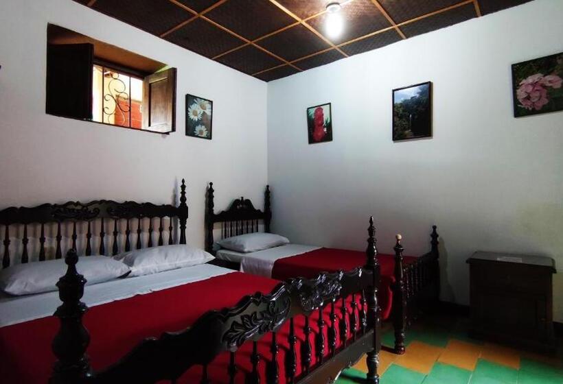 标准三人间, Cacique Chalalá