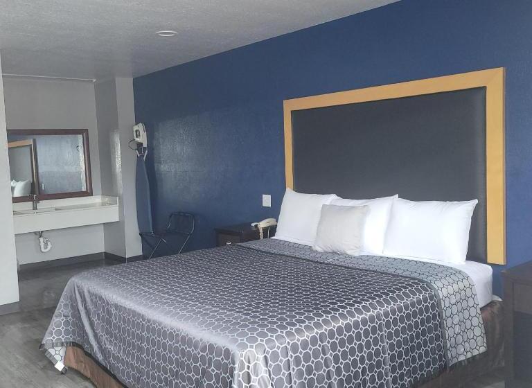 스탠다드 트리플 룸, Coachman S Inn & Suites