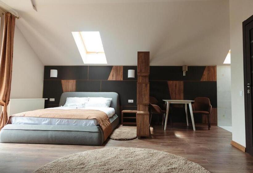 Трехместный Номер Стандарт с Балконом, кайзервальд Forus   апартаменти в карпатах