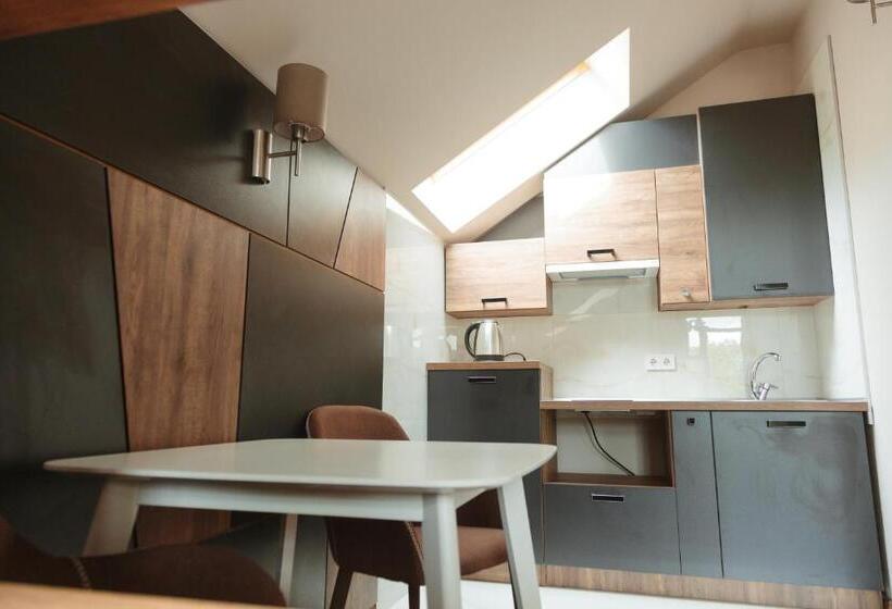 Трехместный Номер Стандарт с Балконом, кайзервальд Forus   апартаменти в карпатах