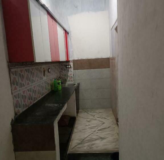 单人经济间, Alveera