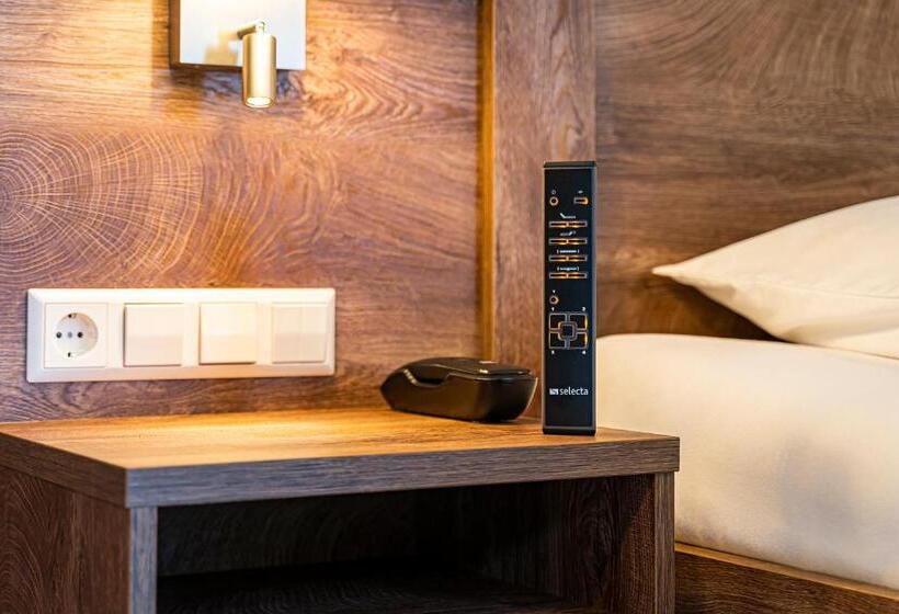 身障者適用キングサイズベッドルーム, Robenstein Aktivhotel & Spa