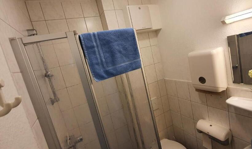 غرفة قياسية ثلاثية, Jugendherberge Fehmarn