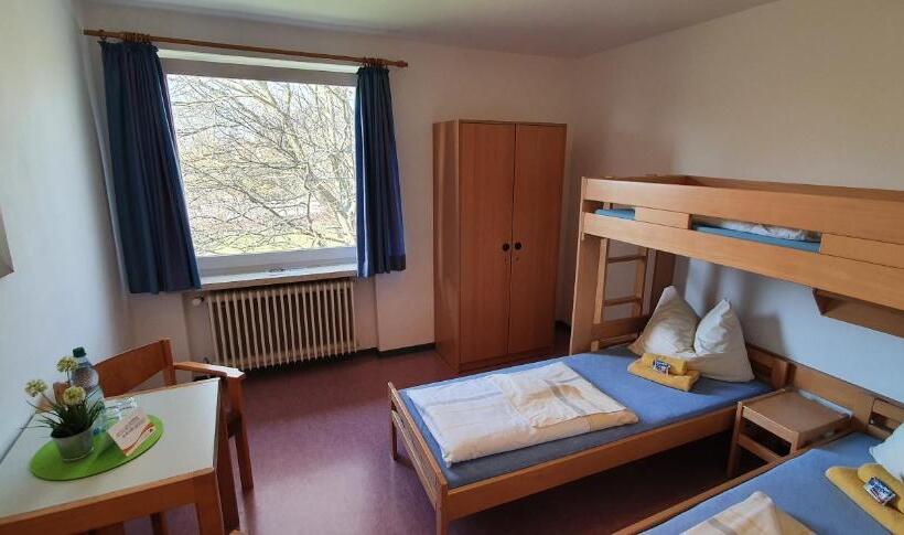 غرفة قياسية ثلاثية, Jugendherberge Fehmarn