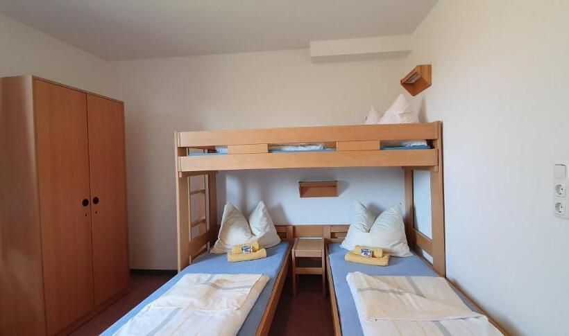 غرفة قياسية ثلاثية, Jugendherberge Fehmarn