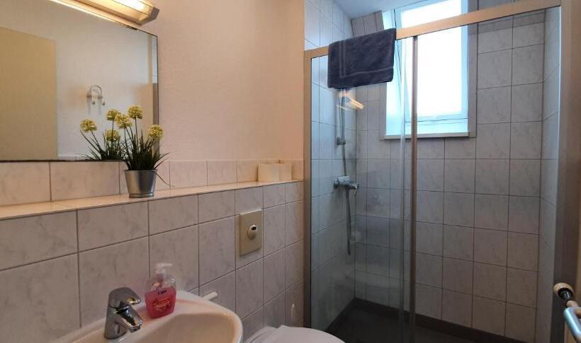 غرفة قياسية ثلاثية, Jugendherberge Fehmarn