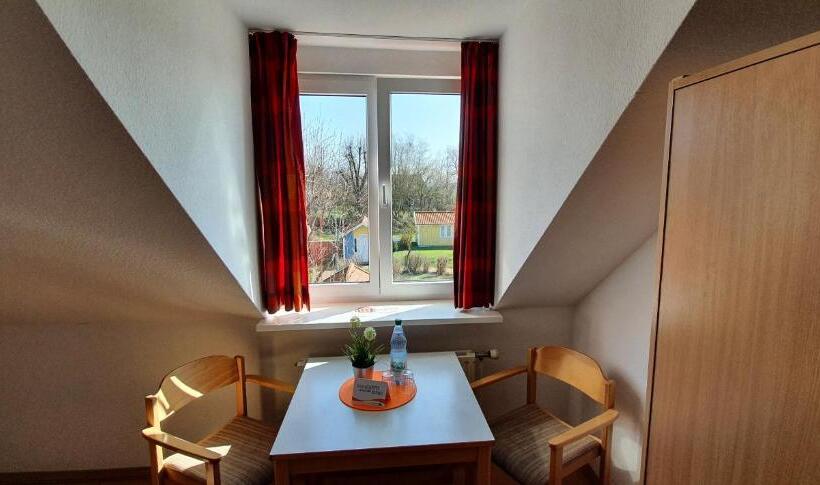 غرفة قياسية ثلاثية, Jugendherberge Fehmarn