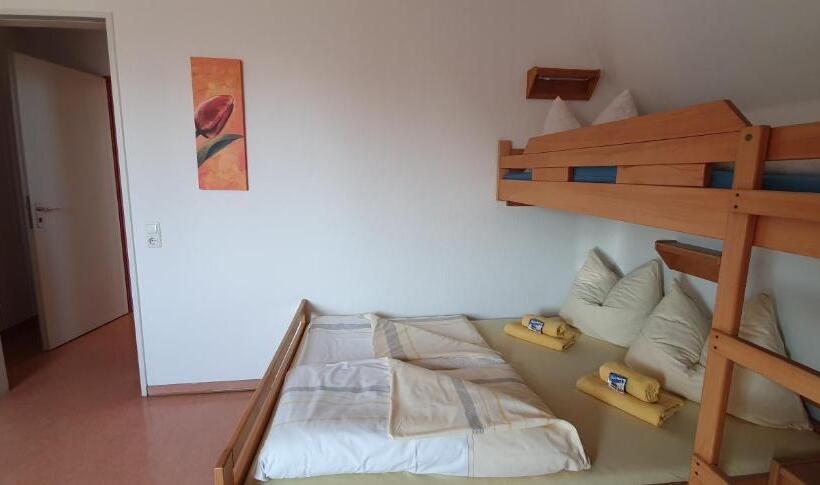 غرفة قياسية ثلاثية, Jugendherberge Fehmarn