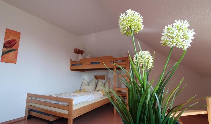 غرفة قياسية ثلاثية, Jugendherberge Fehmarn