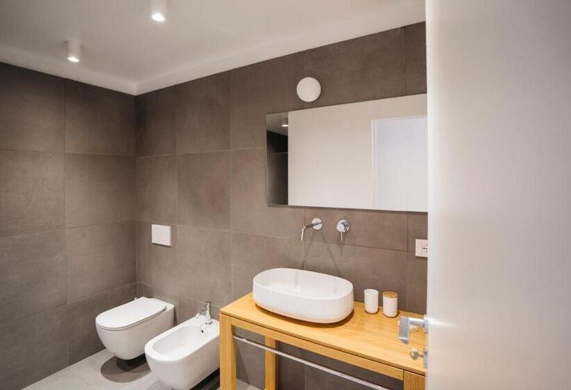 스탠다드 룸 킹사이즈 침대, Sporting Pinamare