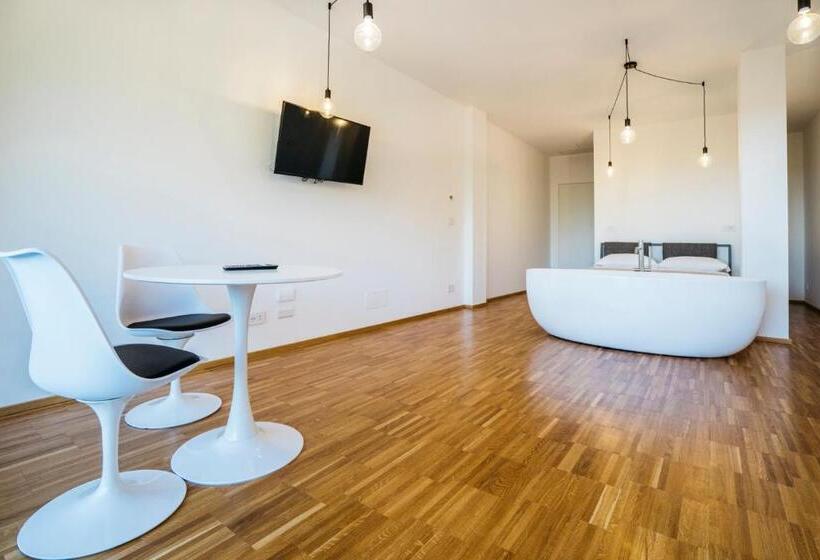 스탠다드 룸, Sporting Pinamare