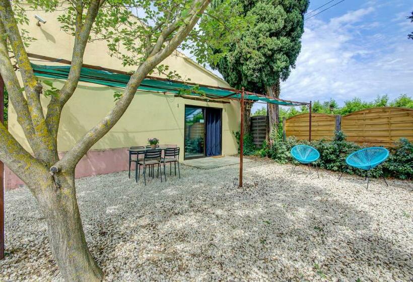 جناح مطلّ علي حمام السباحة, Mas D'auseu