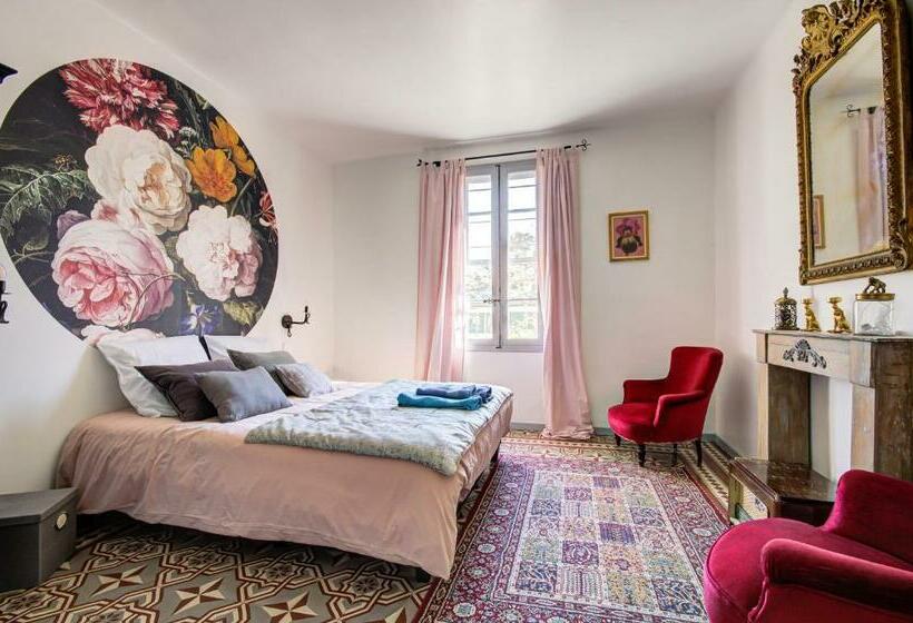 جناح مطلّ علي حمام السباحة, Mas D'auseu