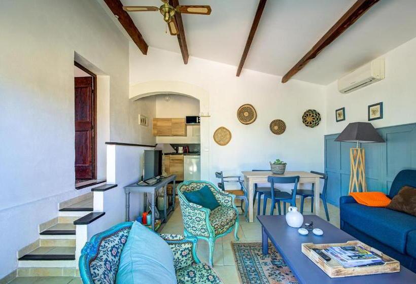 جناح مطلّ علي حمام السباحة, Mas D'auseu