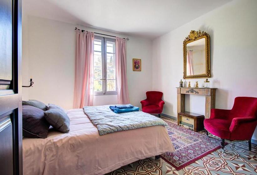 جناح مطلّ علي حمام السباحة, Mas D'auseu