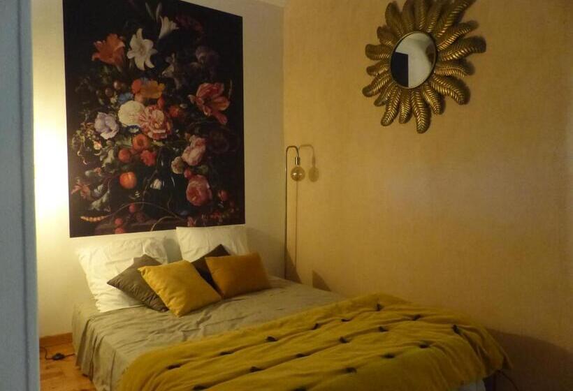 شقة غرفة واحدة, Mas D'auseu