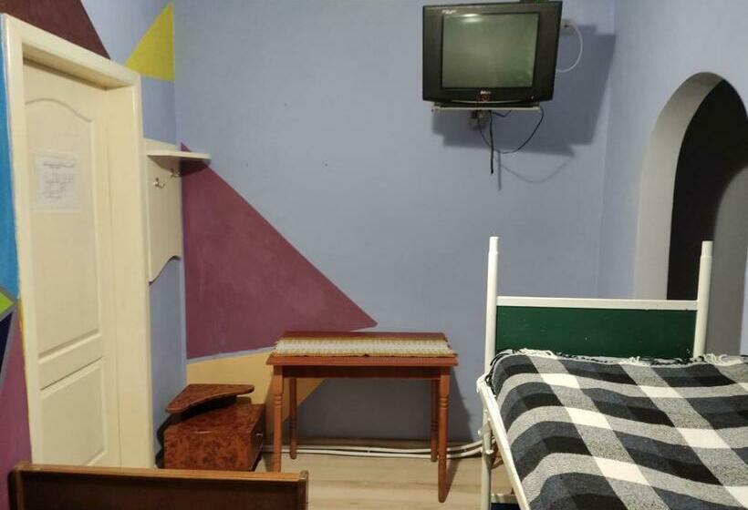 استودیو خانوادگی, готель маєток