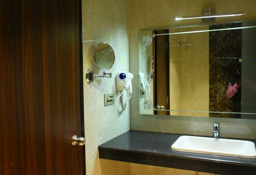 带大床的标准间, Mayur Hotel & Resort