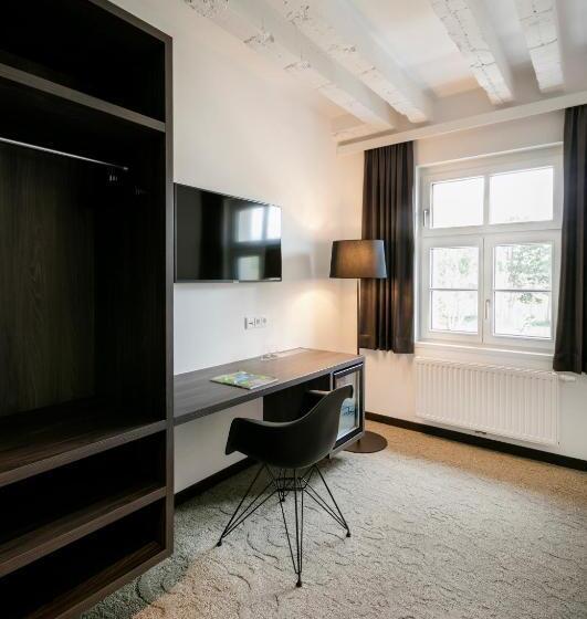 标准间, Spitzerberg By B Smart