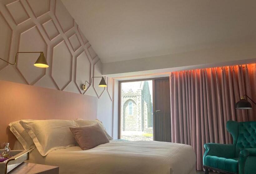 标准间, The Rooms At Firecastle