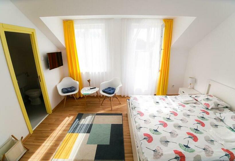 舒适三人间, Capra Vecinului