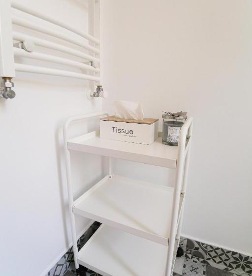 标准房带园景, Capra Vecinului