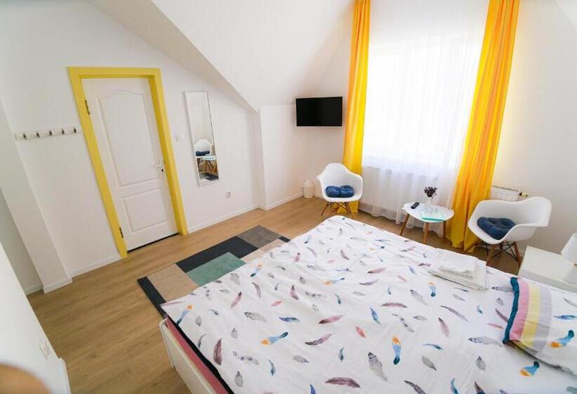 标准房带园景, Capra Vecinului