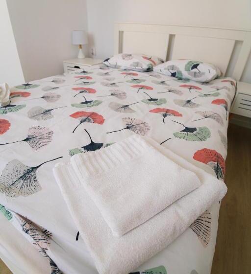 标准房带园景, Capra Vecinului