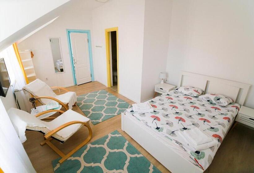 标准房带园景, Capra Vecinului