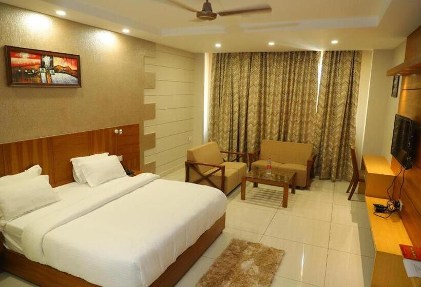 キングサイズベッドのデラックスルーム, Royal Hillton