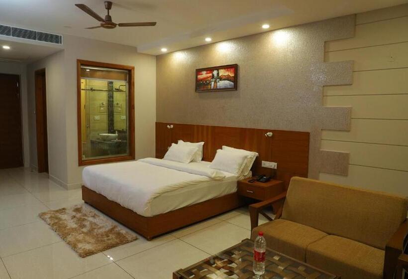 キングサイズベッドのデラックスルーム, Royal Hillton