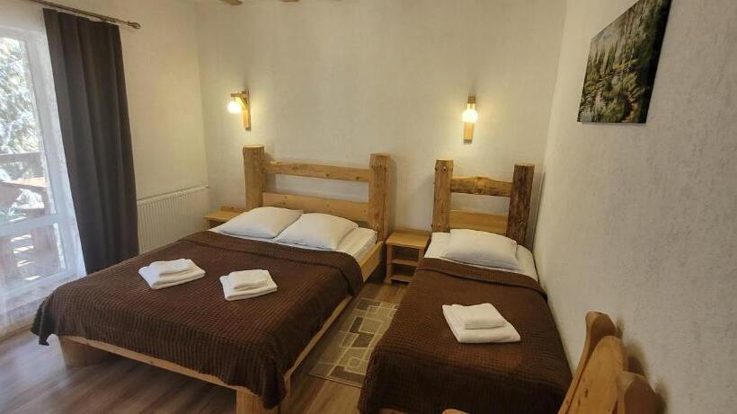 Standard Triple Room with Terrace, готель River Hill