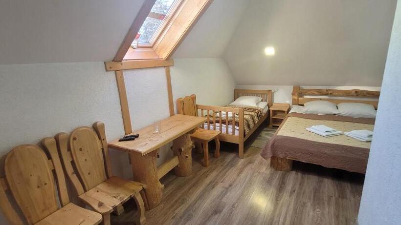 Standard Quadruple Room, готель River Hill