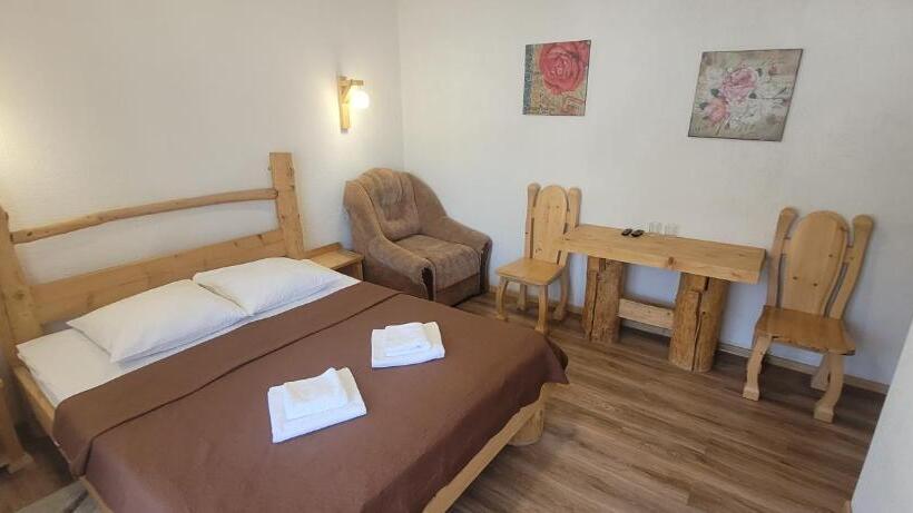 Standard Room with Balcony, готель River Hill