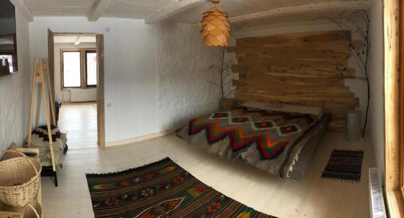 Appartement 1 Chambre Rez-de-Chaussée, гуцульська хата