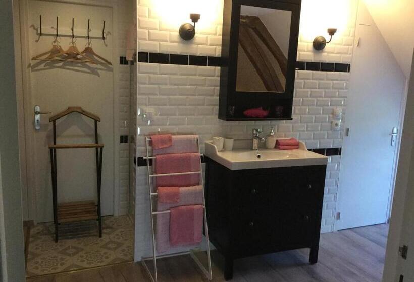 חדר סטנדרט, La Ressource