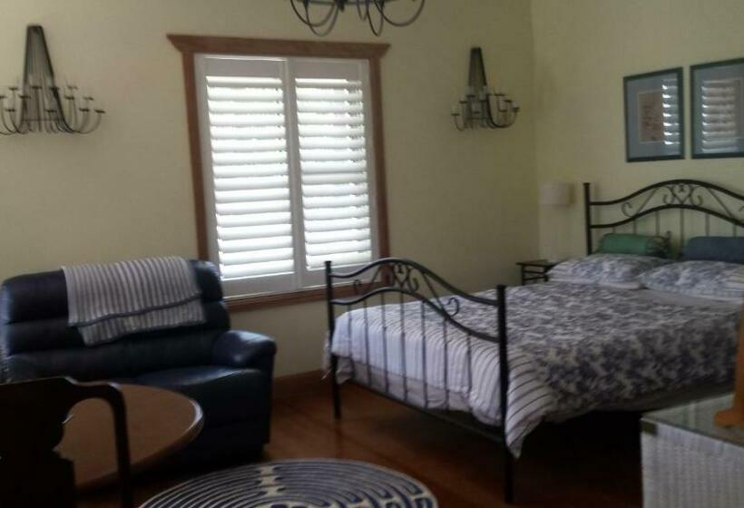 带按摩浴盆的套房, Stringybark Hills Retreat