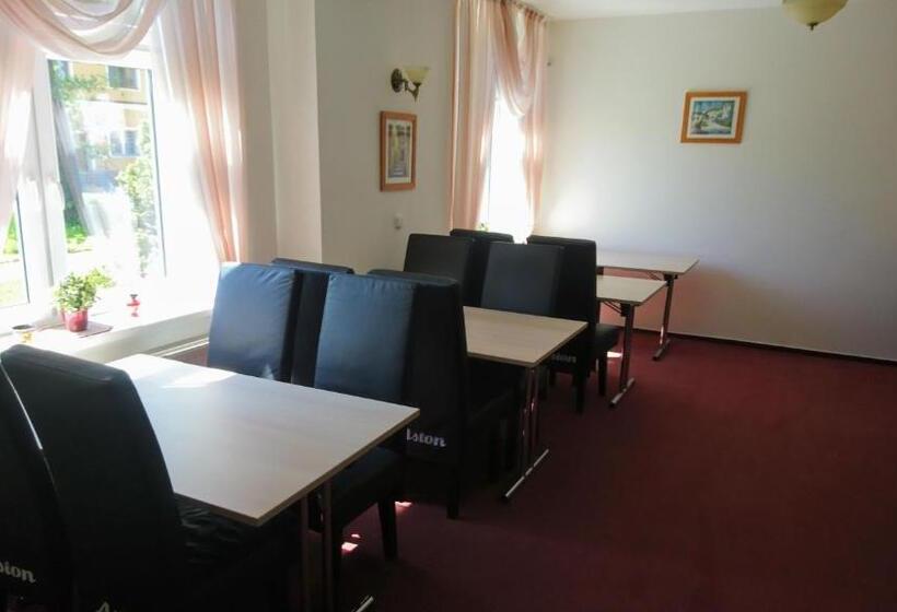 スタンダードトリプルルーム, Antler